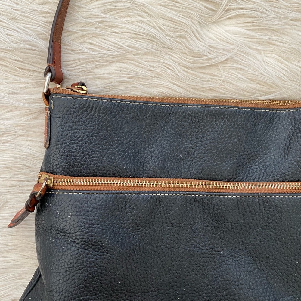 Dooney & Bourke Black Brown Pebbled Grain Leather Crossbody Shoulder Bag Purse - Picture 2 of 16